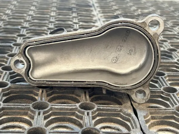 Couvercle de refroidisseur d'huile Mercedes OEM A4731800262 image 4
