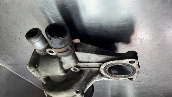 Pompa acqua VW LT35 2.5 SDI 1997 OEM 037121013A image 4