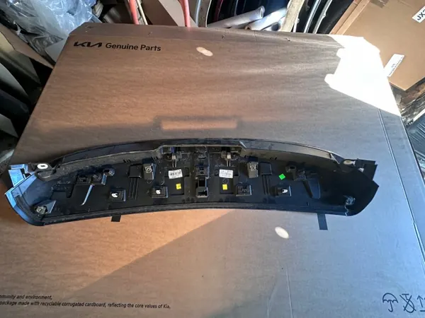 OEM 960301054R kofferspoiler voor Renault Megane IV HB image 5