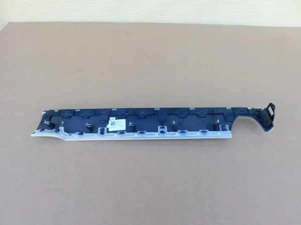 OEM A1776808101 LED-koristepaneeli Mercedes kojetaululle image 4