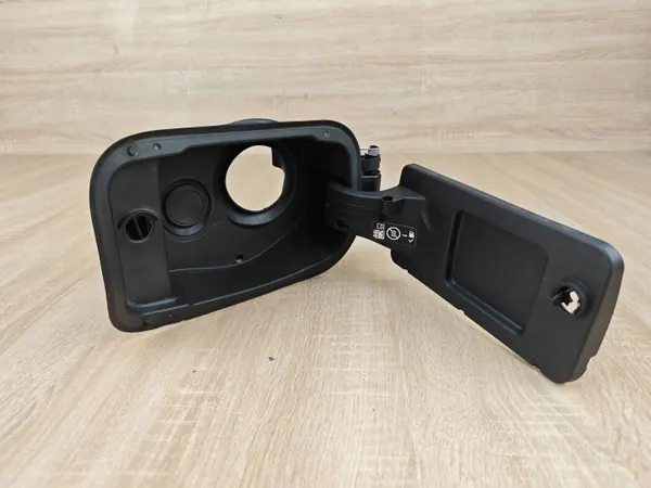 Bränslefyllningslucka OEM 7478442 för BMW G26 image 2