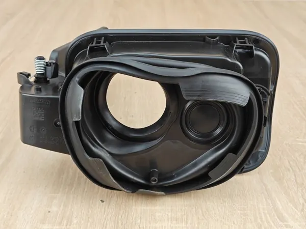 Bränslefyllningslucka OEM 7478442 för BMW G26 image 4