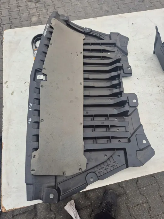 Mercedes W213 W238 Stötfångarskydd A2135200000 image 2