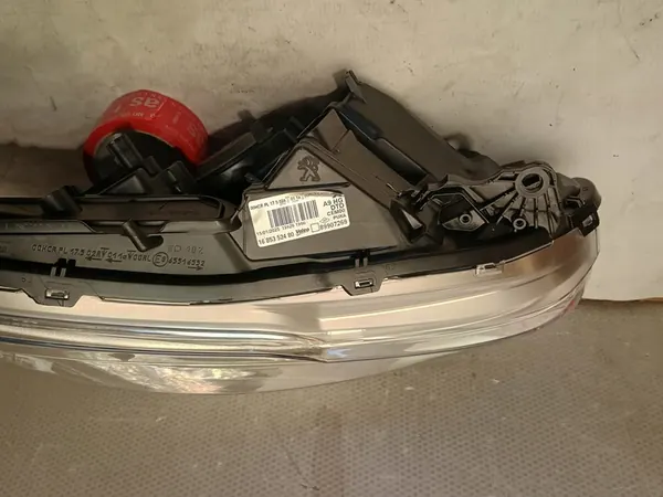 Oikea etuvalaisin Peugeot 208 12- 1685352480 OEM image 4
