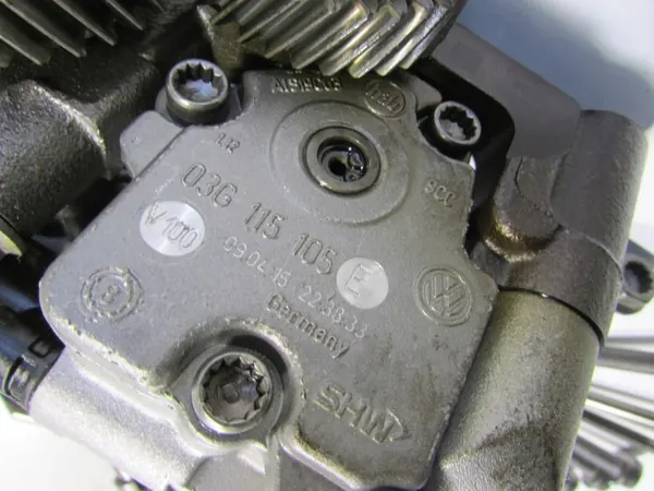 Öljypumpun Moduuli OEM 03G103537B Audi A4 B8 2.0 TDI image 6