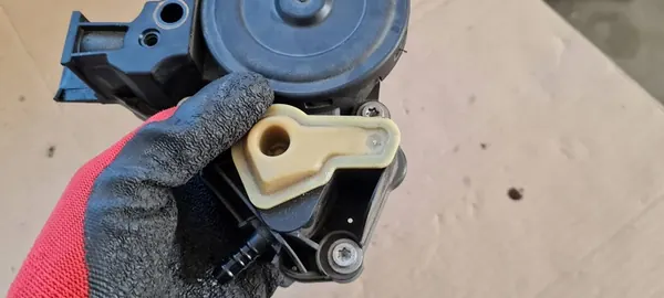 Audi OE 06K103495AN Öljyseparatori image 4