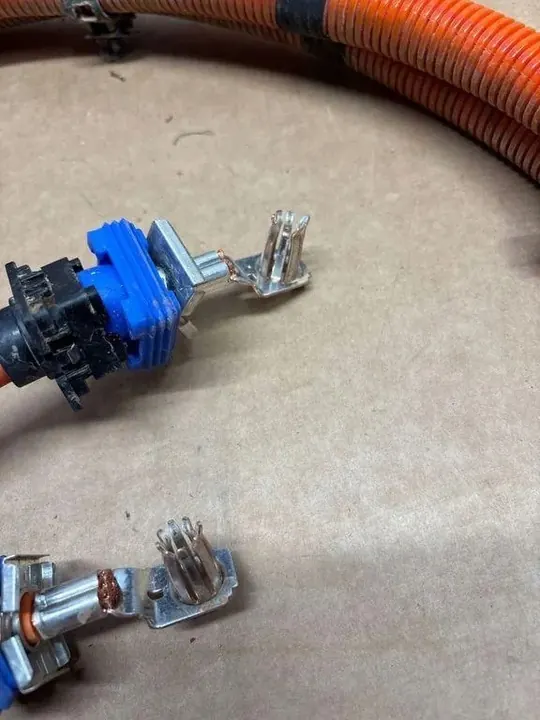 Câble de chargement de batterie PEUGEOT 2008 II 2022 image 2