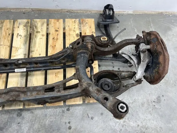 VW Passat B8 takajousipalkki OEM MMAUTKO-28306 image 3