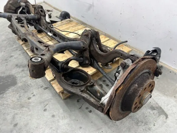 VW Passat B8 takajousipalkki OEM MMAUTKO-28306 image 5