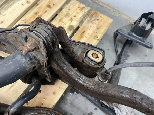 VW Passat B8 takajousipalkki OEM MMAUTKO-28306 image 8