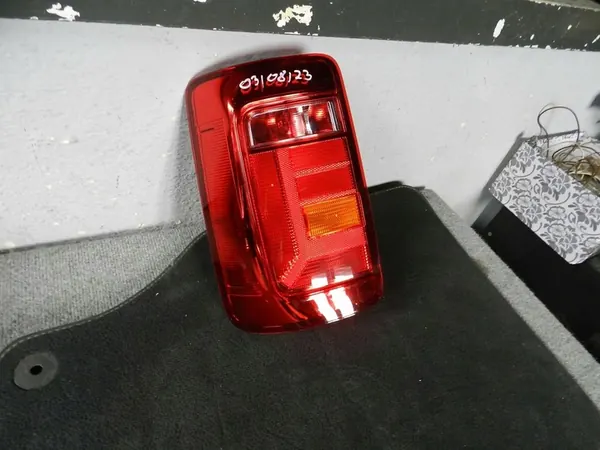 Luz Trasera Izquierda VW Caddy IV Versión Puerta image 2