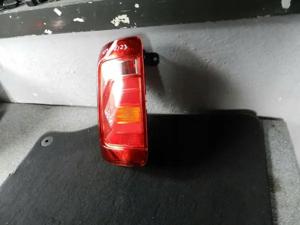 Luz Trasera Izquierda VW Caddy IV Versión Puerta image 3