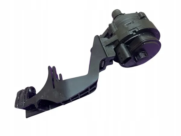Pompe à eau BMW OE 8840613 - État utilisé image 2