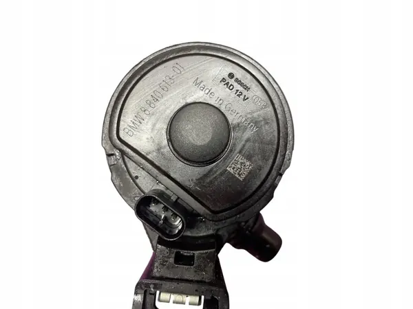 Pompe à eau BMW OE 8840613 - État utilisé image 3
