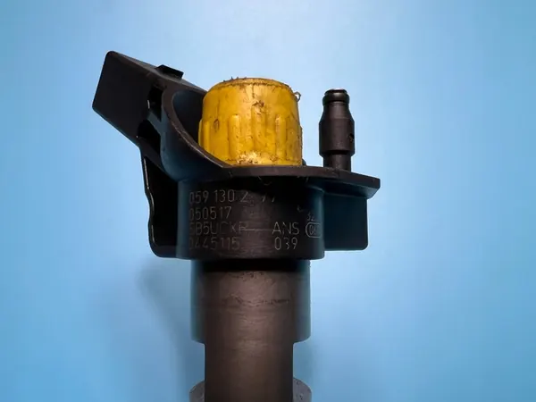 Iniettore AUDI A4 B7 A6 C6 2.7 TDI 059130277AC image 5