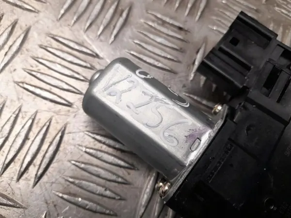 BMW 2 Active Tourer Ikkunamoottori U06 OEM 5A18F14 image 3