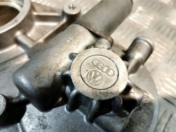 Carter de Distribution OEM 06D103530Q Audi A4 B6 2.0 FSI image 9