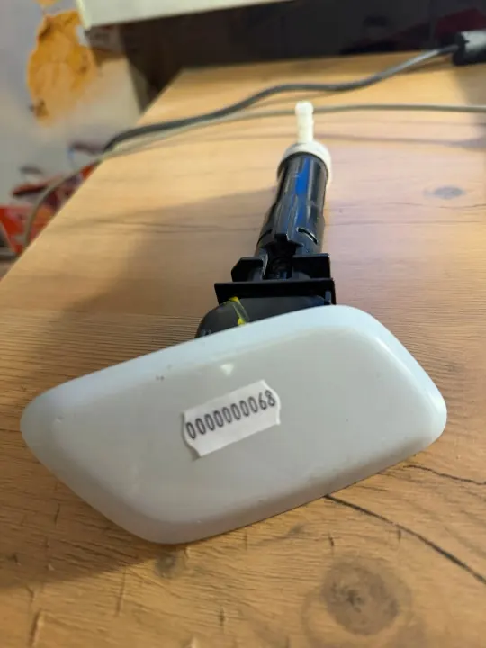 Ajovalopesuri Suzuki Swift MK7 OEM 230210 oikea puoli image 2