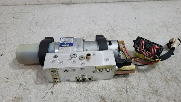 Mercedes SLK R171 dakhydrauliekpomp OEM A1718000030 image 2