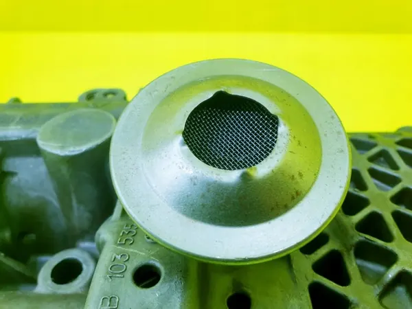 Pompe à huile OEM 06B103535F pour Audi 2.0 TFSI - Occasion image 4