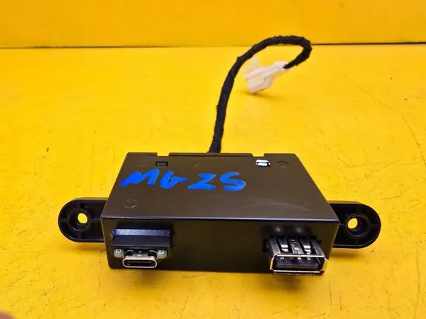 Enchufe USB MG ZS OEM 10966397 - Pieza Usada image 2
