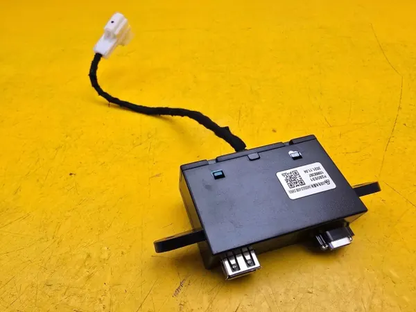 Enchufe USB MG ZS OEM 10966397 - Pieza Usada image 3