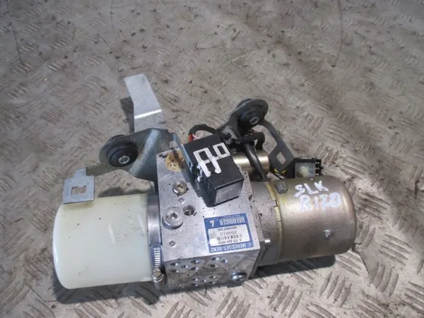 Mercedes SLK R170 dakpomp OEM A1708000030 image 2