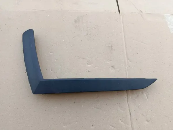 Skoda Octavia Mk4 Moldura de para-choque dianteiro esquerda 5E3807833 image 2