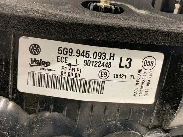 Luz interior trasera izquierda VW Golf VII Kombi image 4