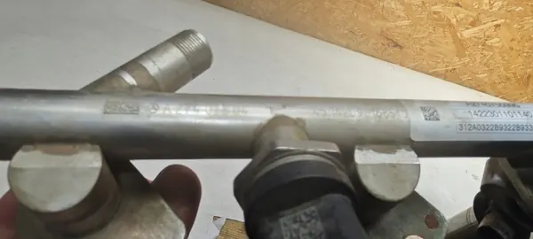 Injectorrail Sensor 2.0 CGI W205 C-Klasse Mercedes A2740700995 image 4