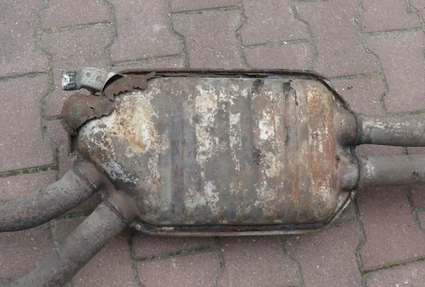 Audi A8 D2 3.7 V8 Keskusvaimennin OEM Osa image 8