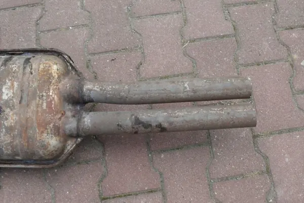 Audi A8 D2 3.7 V8 Keskusvaimennin OEM Osa image 9