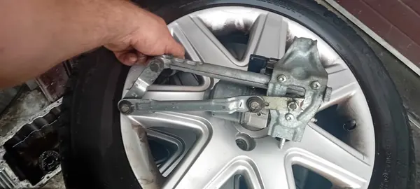 Etupyyhkijän mekanismi SEAT ALTEA XL 5P0955024D image 5