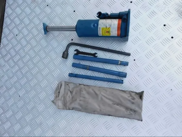 Macaco Mercedes Sprinter 906 OEM A9065800018 - 2,6 t image 2