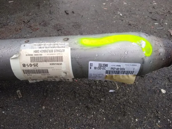 Mazda OE FP2740300A Mittleres Auspuffrohr - Gebraucht image 3