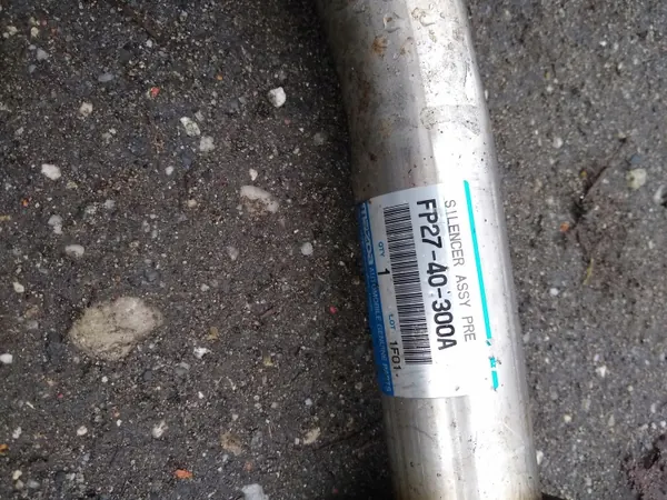 Mazda OE FP2740300A Mittleres Auspuffrohr - Gebraucht image 4