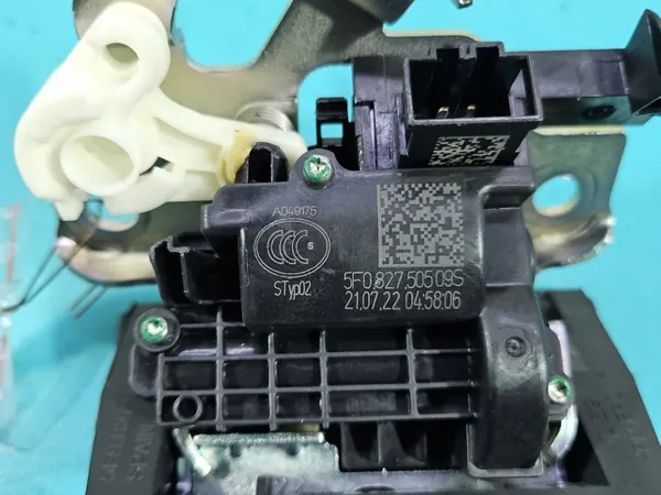 Fecho de porta-malas OEM 5F0827505 para Cupra Formentor image 6