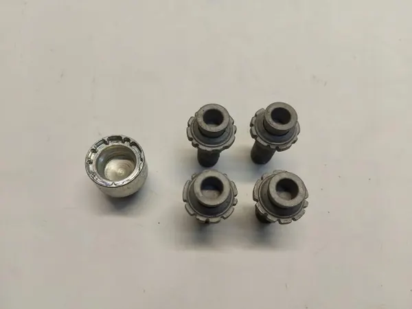 Parafusos de segurança Ford Explorer VII R2KB OEM FORDEXPLORŚRU image 2