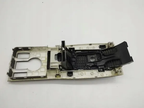 Land Rover FJG500032XXX Versnellingspookframe - Gebruikt image 3