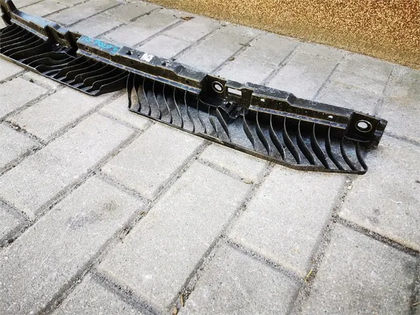 VW POLO Scivolo Paraurti Posteriore 2G6807863A image 3