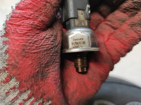 Capteur Pression Carburant OEM 9670076780 Peugeot image 3