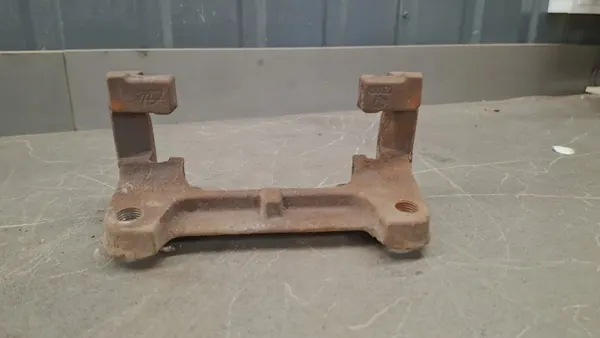 Audi A6 C6 etu vasen jarrupuristintuki OEM image 3
