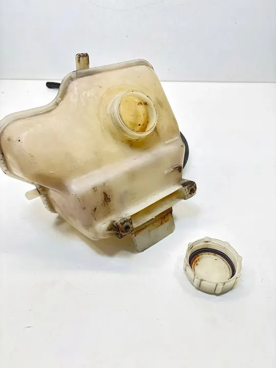 VW T3 Transporter Tuulilasinpesuneste Säiliö OEM 025121403 image 4