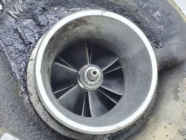 Turbocharger VOLVO XC90 I 30757080 2.4L 136kW 2007 image 4