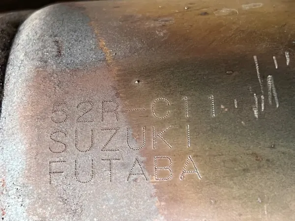 Catalyseur Suzuki OE d'origine 52R-C11 Occasion image 3