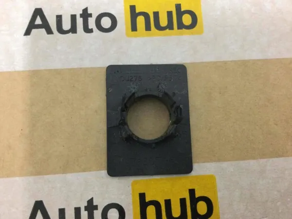 Porsche Parkkisensorin kiinnike OEM 971807350B image 2