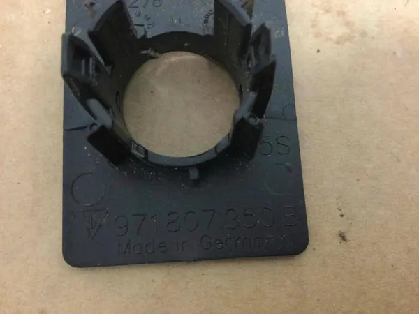 Porsche Parkkisensorin kiinnike OEM 971807350B image 3