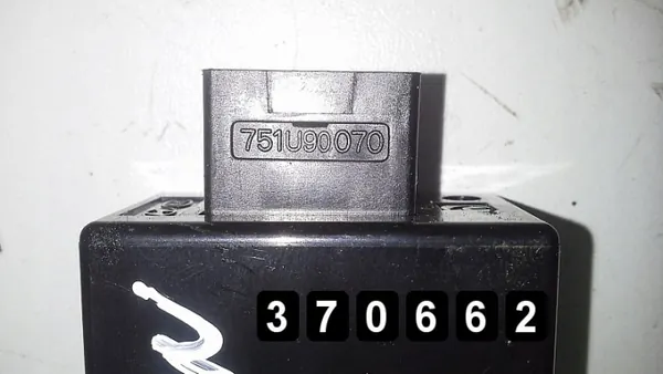 Interruptor Hyundai Tucson OEM AM-370662 - Usado image 4
