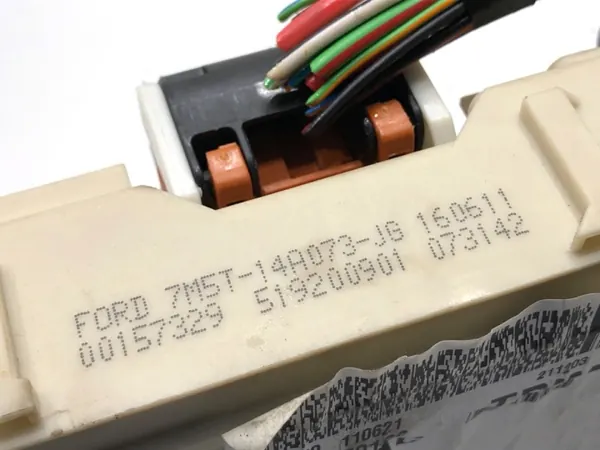 BSI Module Ford Kuga I 7M5T-14A073-JG 08-12 image 5