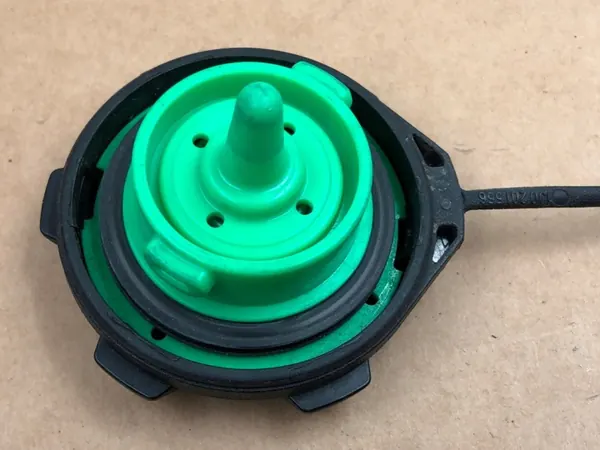 Bouchon de Réservoir OEM 8W0201550B avec Ruban image 4